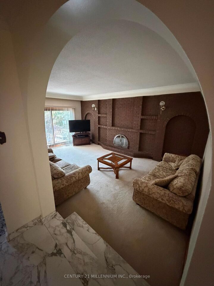 Property Photo:  44 Wigwoss Drive  ON L4L 2P8 