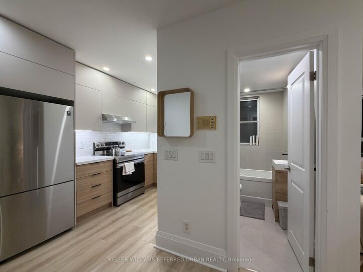 Property Photo: 823 Millwood Road 6 ON M4G 1W3