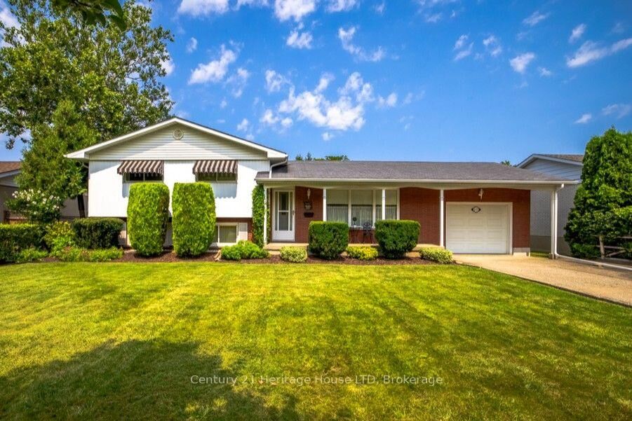 Property Photo:  121 Lockhart Drive  ON L2T 1W3 