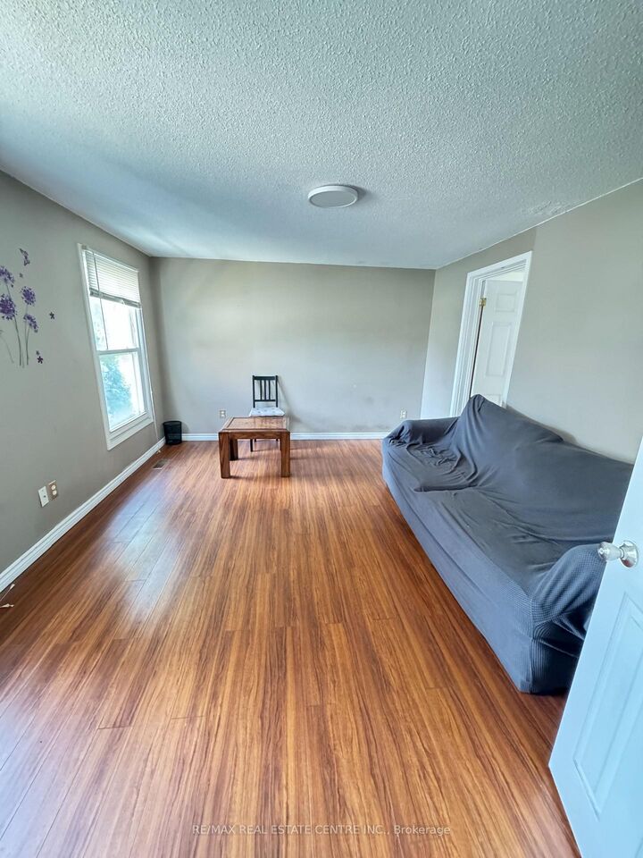 Property Photo:  129 Kortright Road W  ON N1G 3N9 