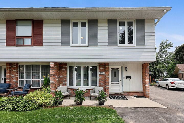 133 Daphne Crescent — photo 1