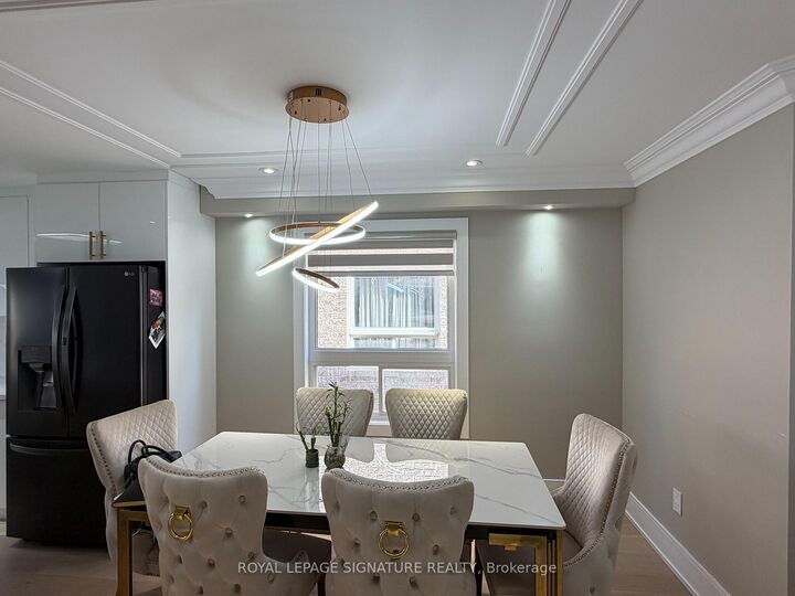 Property Photo: 12 Ferncroft Place ON L7A 2Z6