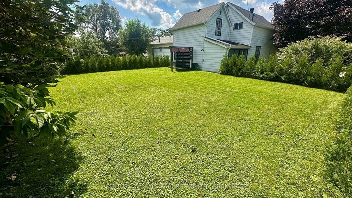 Property Photo: 39 Amy Street ON K6V 1V9