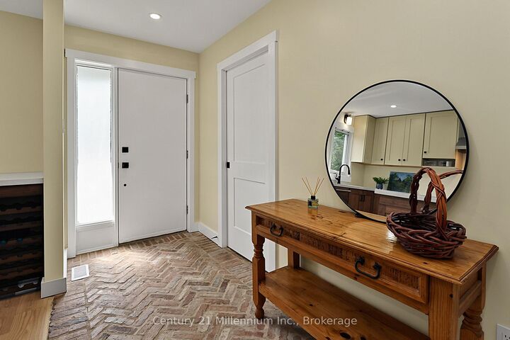 Property Photo:  127 Fairway Crescent 28  ON L9Y 5B4 