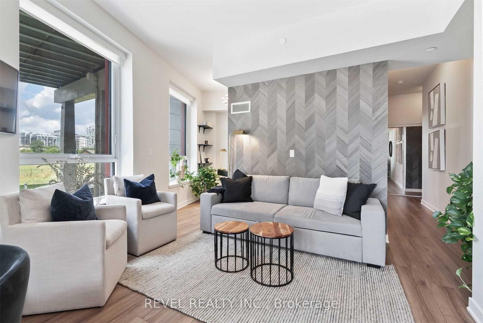 Property Photo: 50 Bruyeres Mews 215 ON M5V 0H8