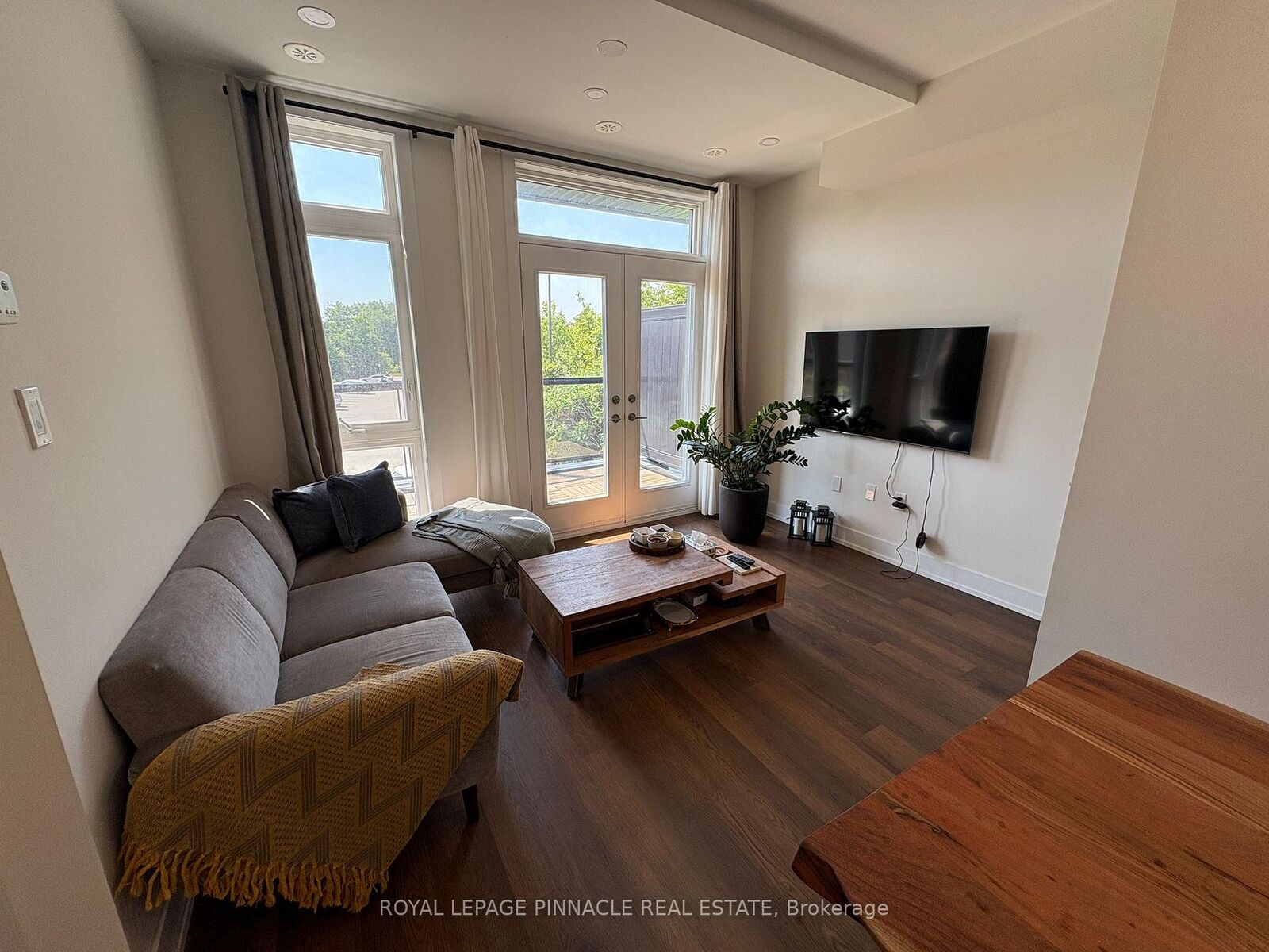 Property Photo:  9 Phelps Lane #9  ON L4E 4H1 