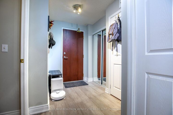 Property Photo: 28 Olive Avenue 208 ON M2N 7E6
