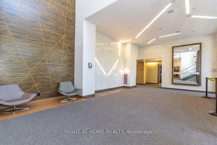 Property Photo:  325 South Park Road Ph05  ON L3T 0B8 