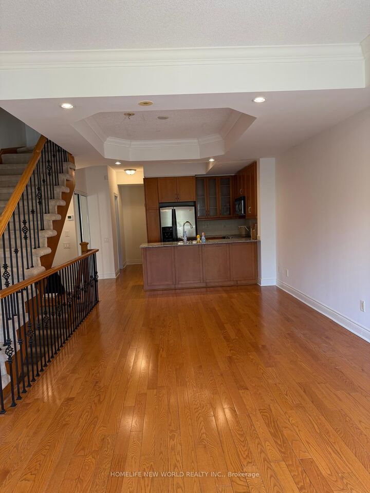 Property Photo: 426 Kenneth Avenue 3 ON M2N 4W3