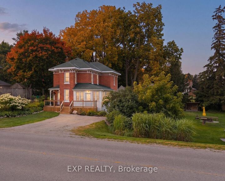 2027 Victoria Street — photo 1