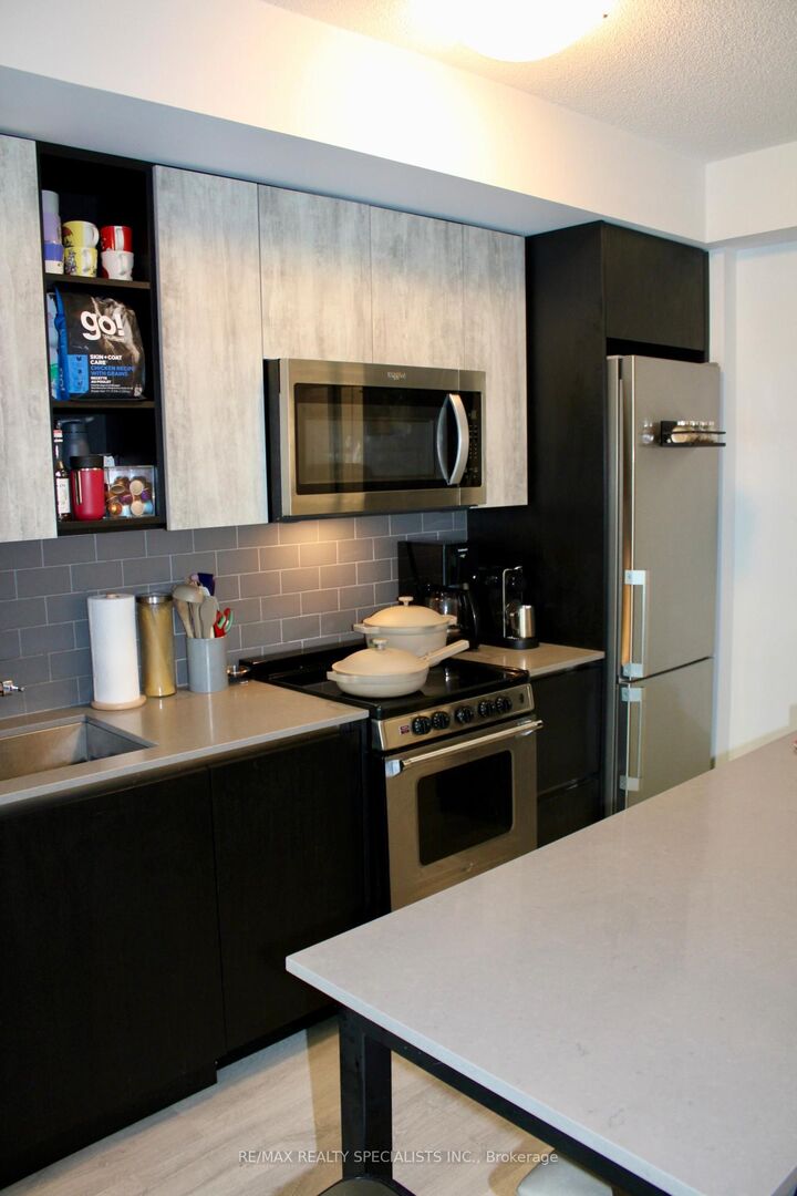 Property Photo:  251 Manitoba Street 809  ON M8Y 0C7 