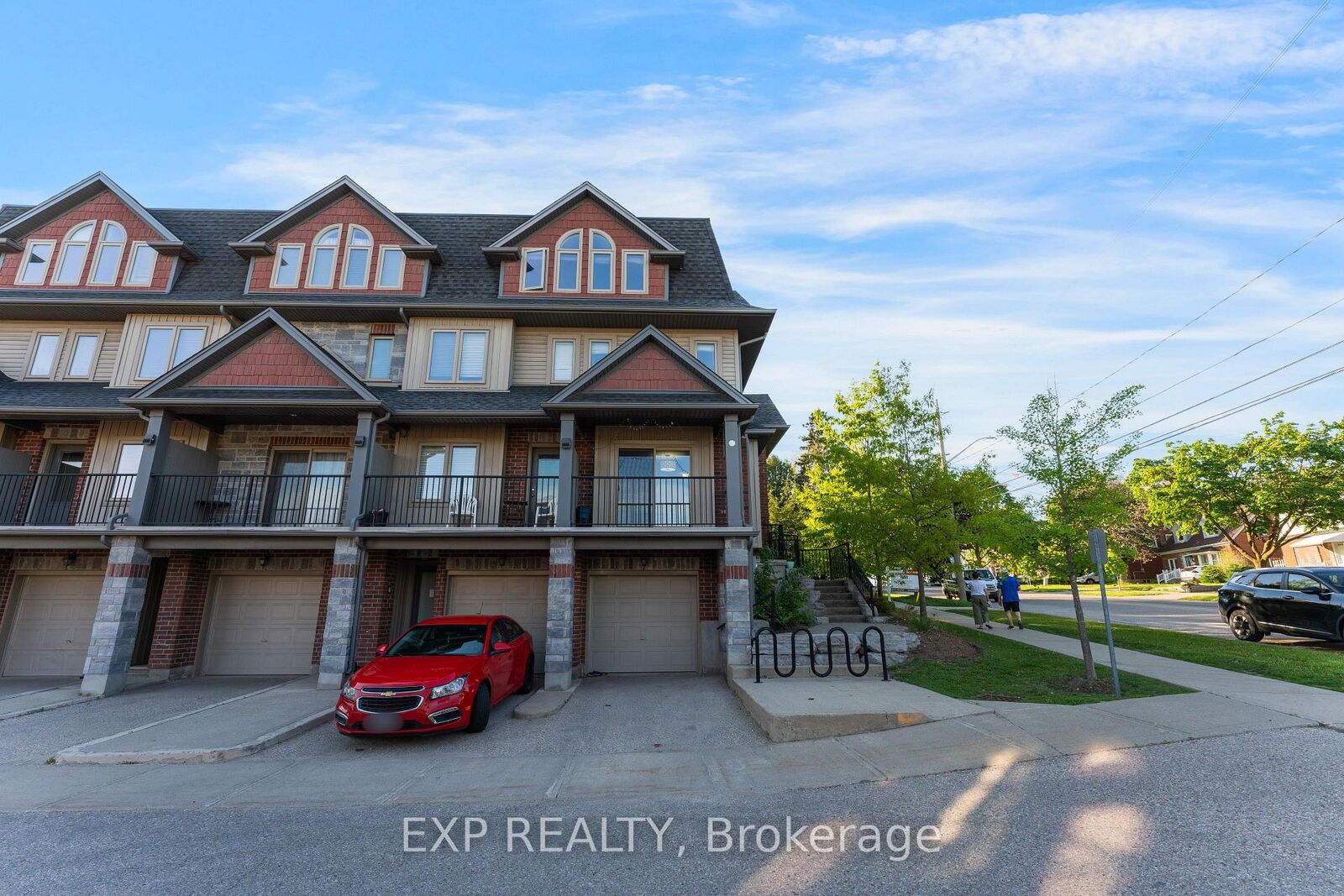 Property Photo:  487 East Avenue 5  ON N2H 0A8 