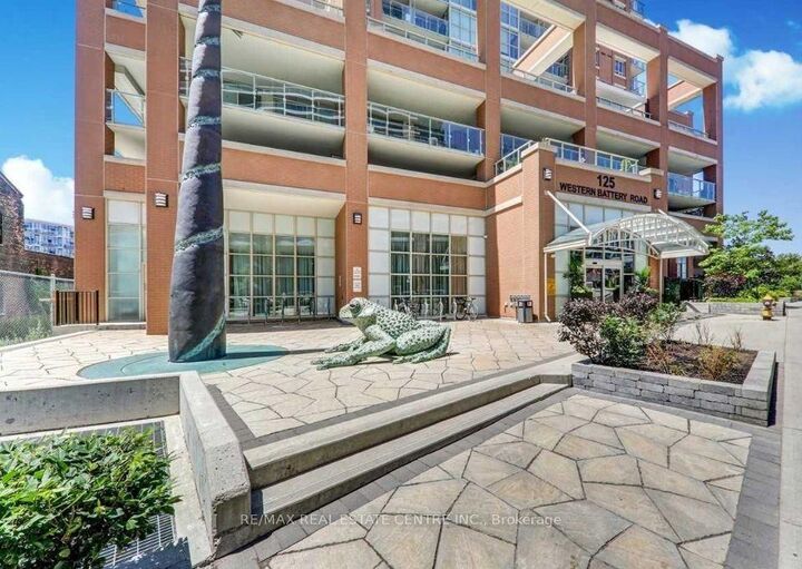 Property Photo: 125 Western Battery Road 1705 ON M6K 3R8