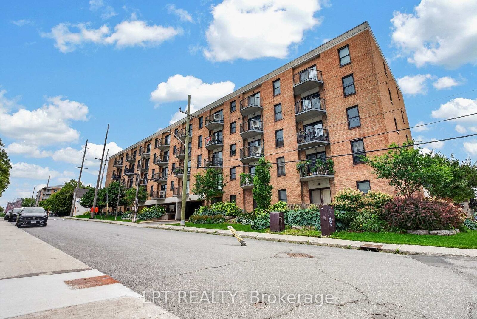 Property Photo:  50 Burnside Avenue 203  ON K1Y 2M2 