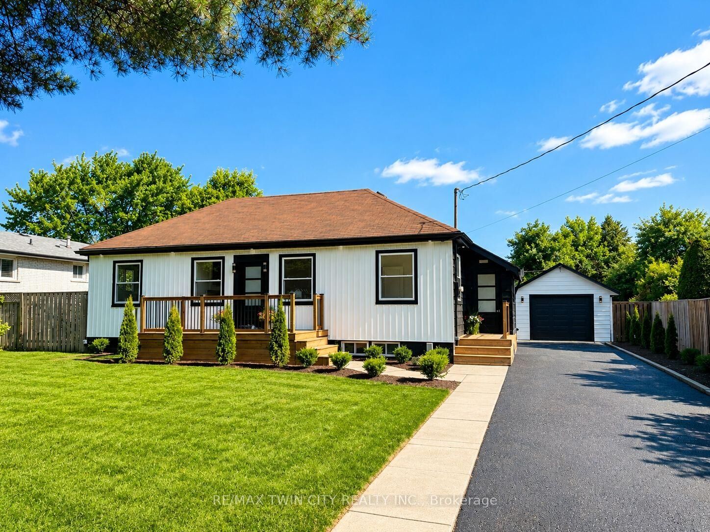 Property Photo: 92 Fairview Drive ON N3R 2W9