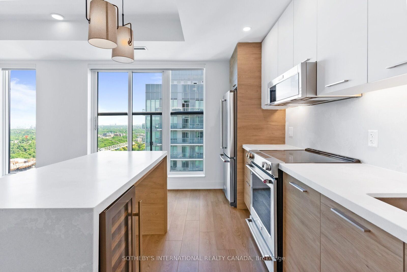 Property Photo:  200 Redpath Avenue 3605  ON M4P 0E6 
