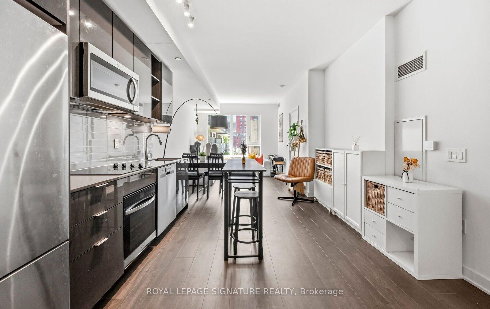 Property Photo: 543 Richmond Street W 427 ON M5V 0W9