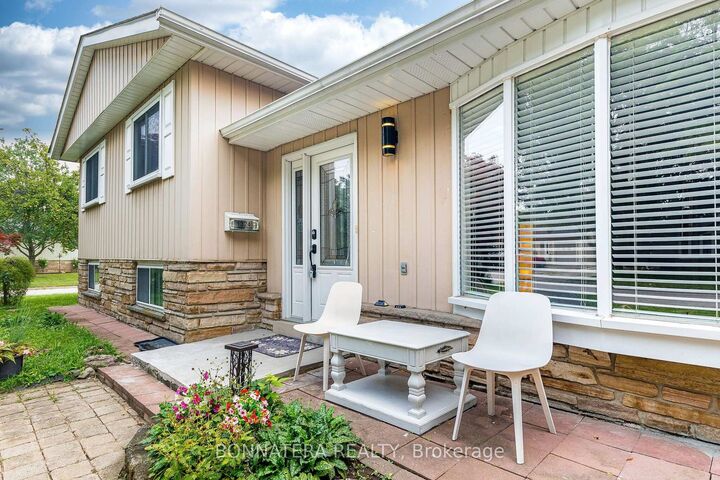 1324 Aldridge Crescent — photo 1