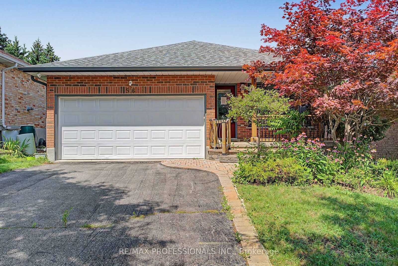 Property Photo:  576 Thorndale Drive  ON N2T 2P9 
