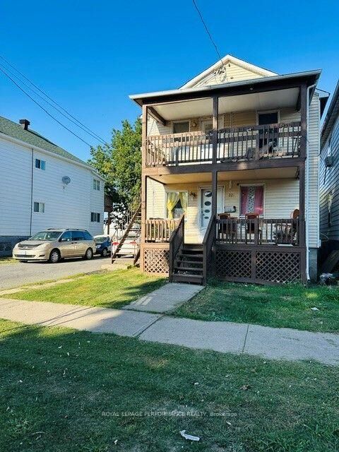 Photo de la propriété: 221 St Felix Street 221-221A ON K6H 5A4