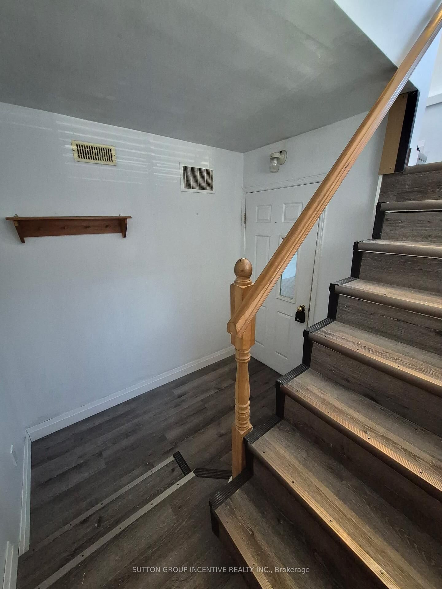 Property Photo:  211 Cliff Road Lower  ON L4N 3X5 