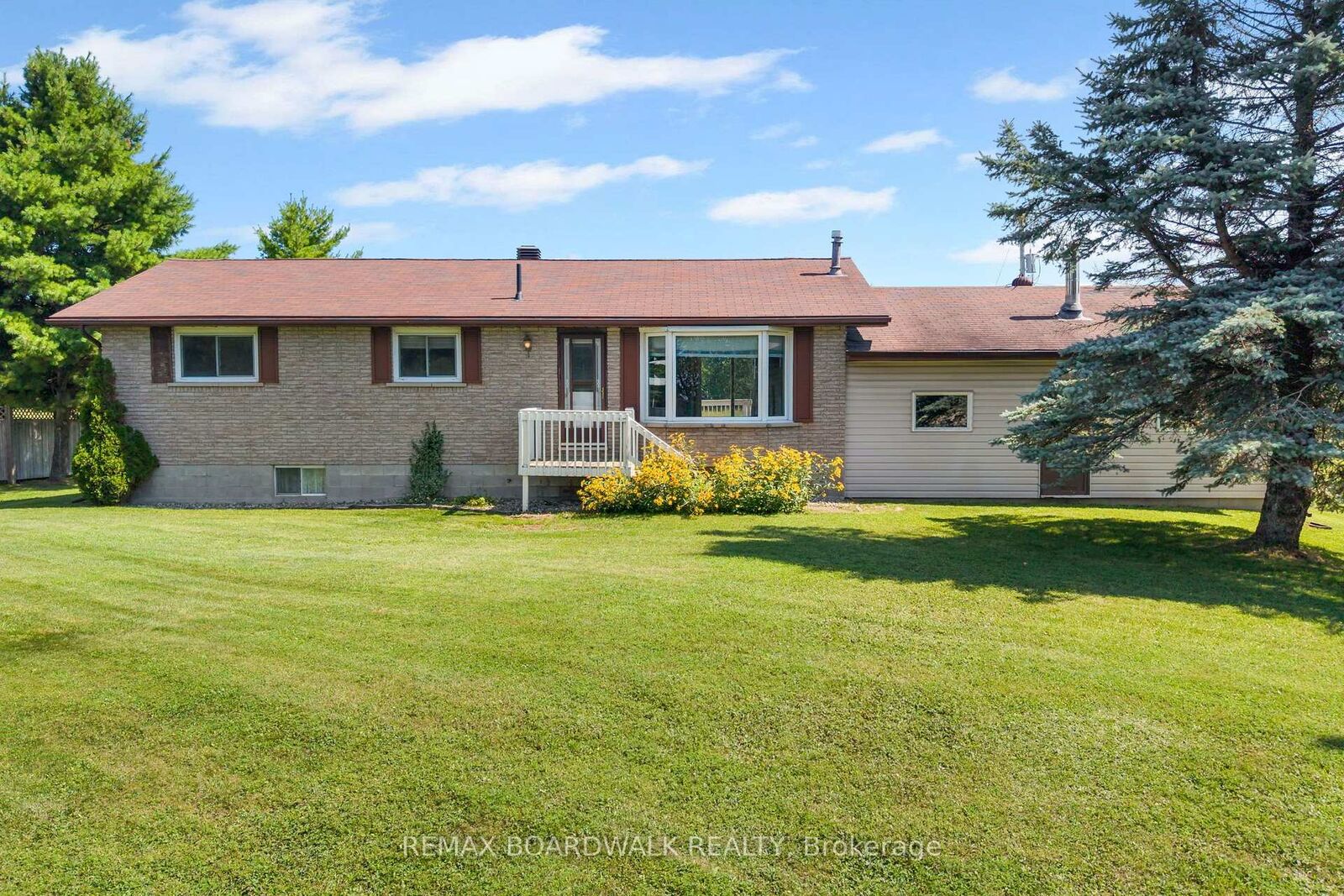 Property Photo:  189 Arnold Drive  ON K7H 3C7 