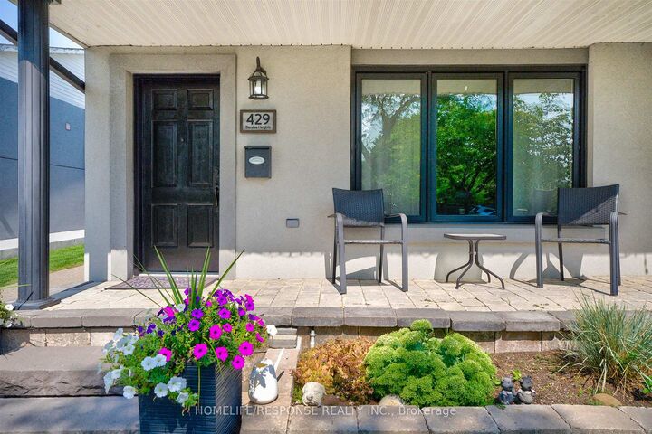 Property Photo: 429 Daralea Heights ON L5A 3H7