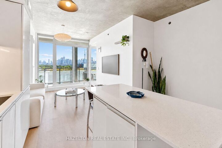 Property Photo:  20 Minowan Miikan Lane 825  ON M6J 0E5 