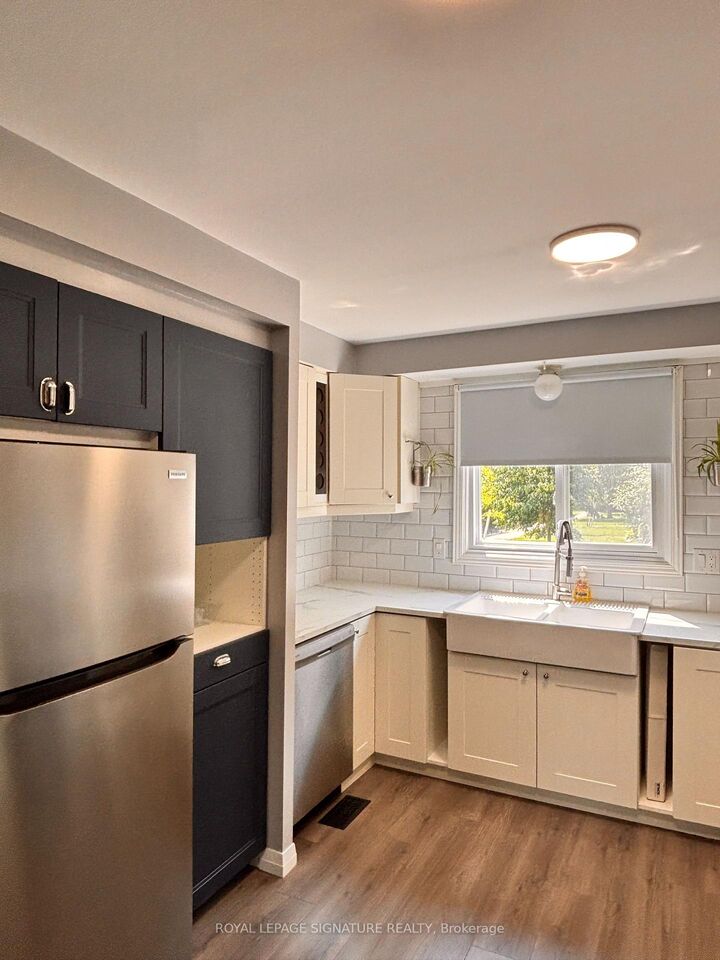 Property Photo: 41 Nadia Place 35 ON L6H 1K1