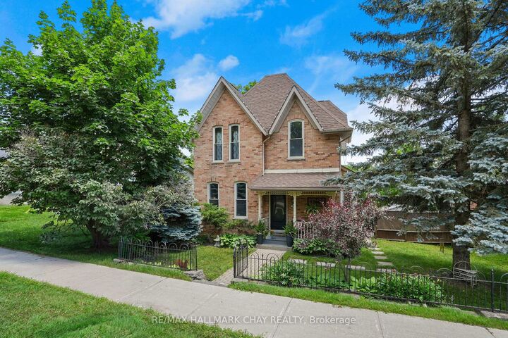 321 Owen Sound Street — photo 1
