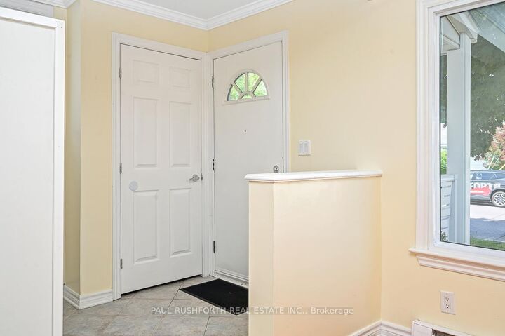 Property Photo:  978 Admiral Avenue  ON K1Z 6L9 