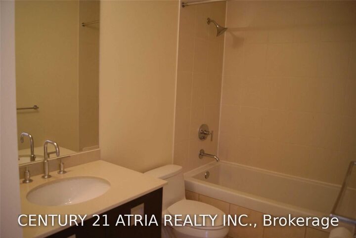Property Photo:  33 Charles Street E 1304  ON M4Y 0A2 