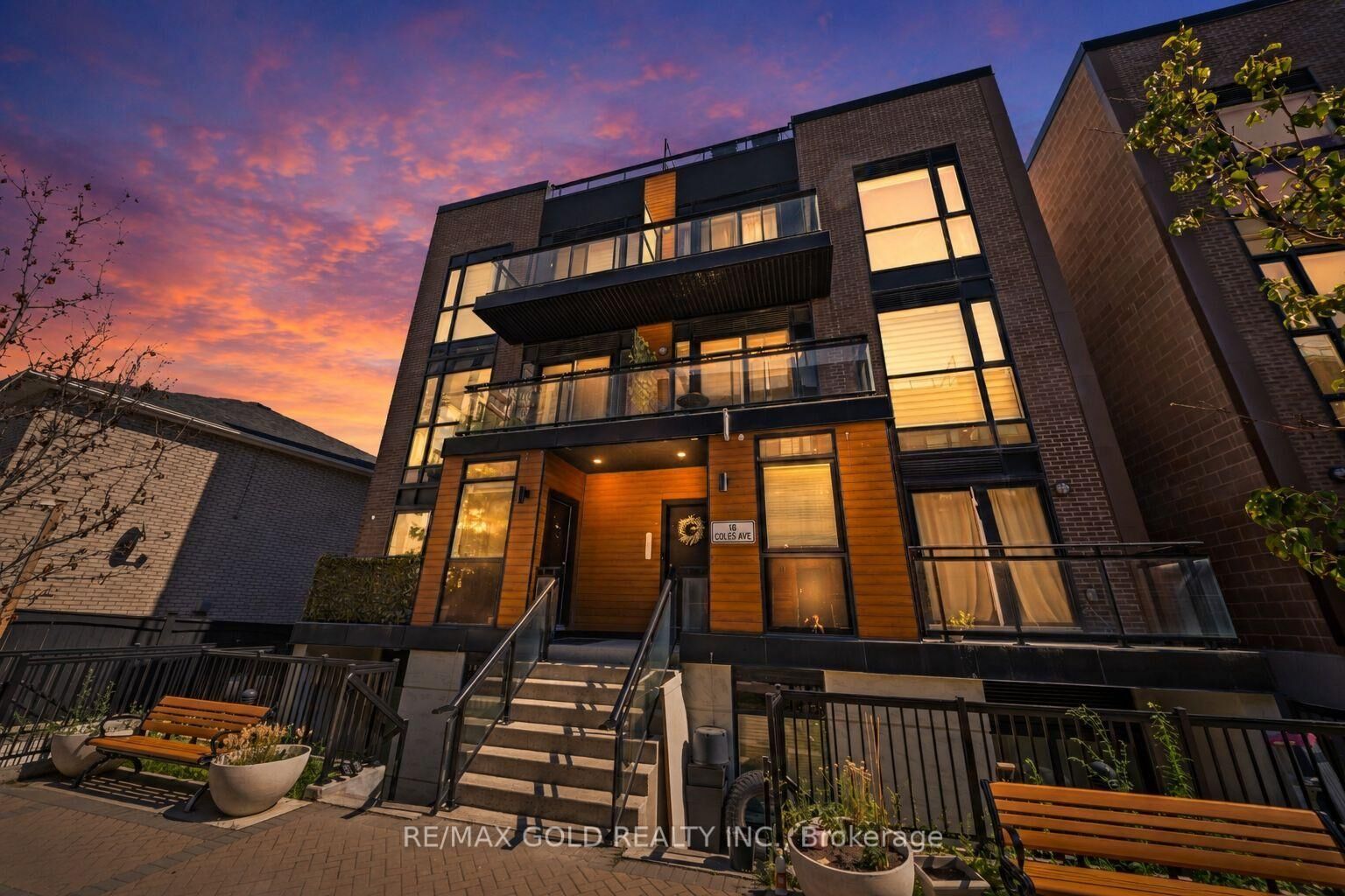 Property Photo: 18 Coles Avenue 602 ON L4L 1L9