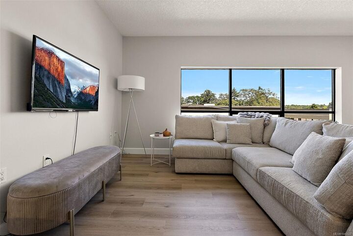 Property Photo: 870 Short St #419 BC V8X 2V5