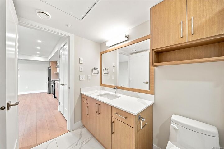 Property Photo:  171 Jensen Ave W #207  BC V9P 1K3 