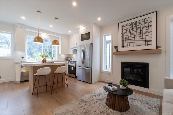 Property Photo: 565 Belford Pl BC V9B 6C1
