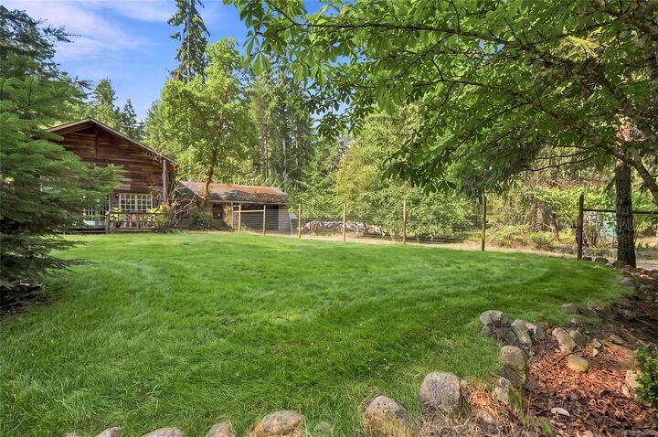 Property Photo:  2101 Parkway Pl  BC V0R 1V0 
