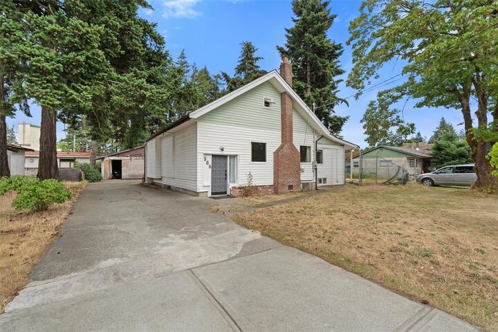 Property Photo:  588 Heatherly Rd  BC V9C 1K1 