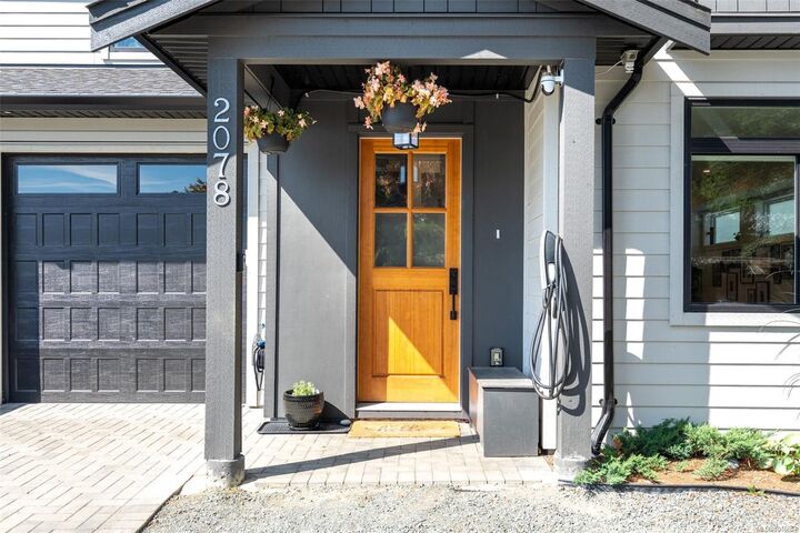 Property Photo: 2078 Camden Pl BC V9Z 0Y9