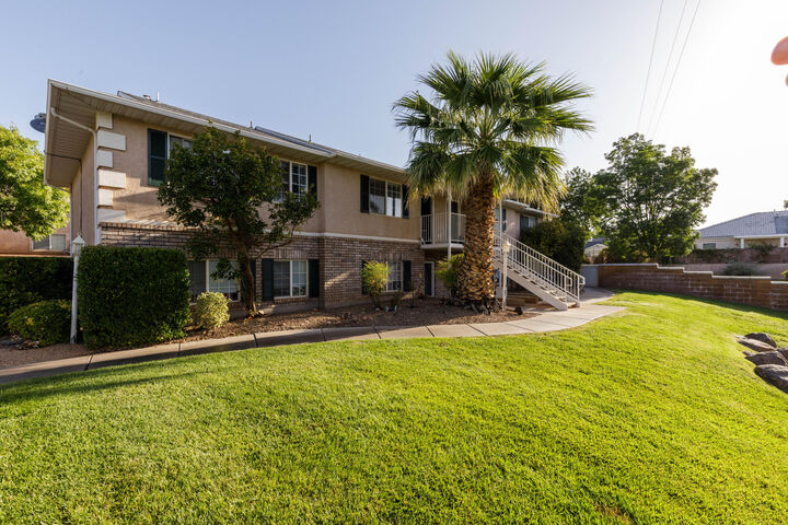 Property Photo:  1074 N 1400 St W  UT 84770 
