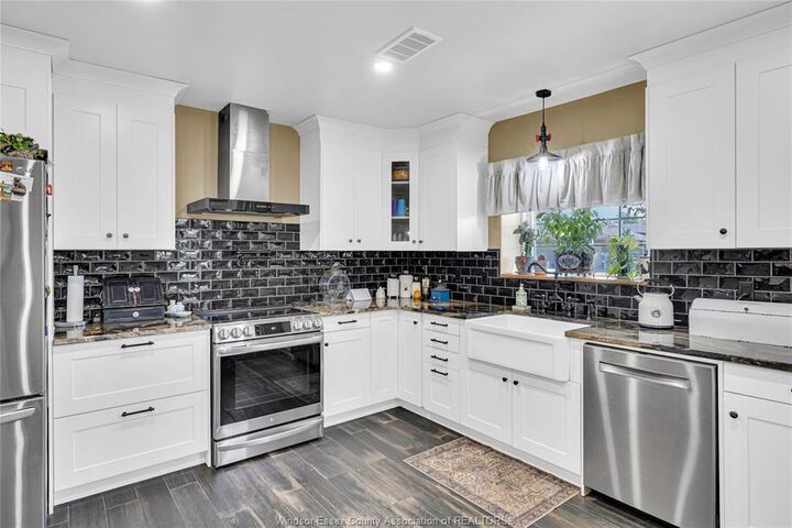 Property Photo:  458 County Rd 34 West  ON N8M 2X5 
