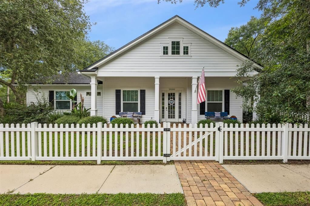 Property Photo: 29283 Grandview Manor FL 32097