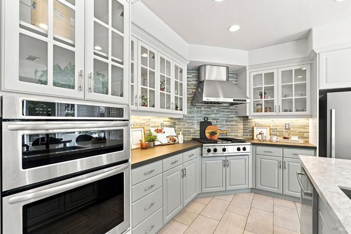 Property Photo:  48 Presidio Drive  CA 94949 