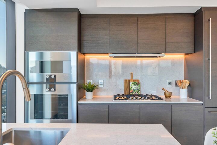 Property Photo: 1408 Robson Street 2303 BC V6G 0E6