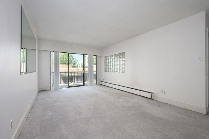 Property Photo: 214 E 15th Street 302 BC V7L 2R3
