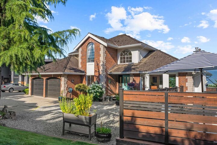 Property Photo: 35993 Eaglecrest Place BC V3G 1E7