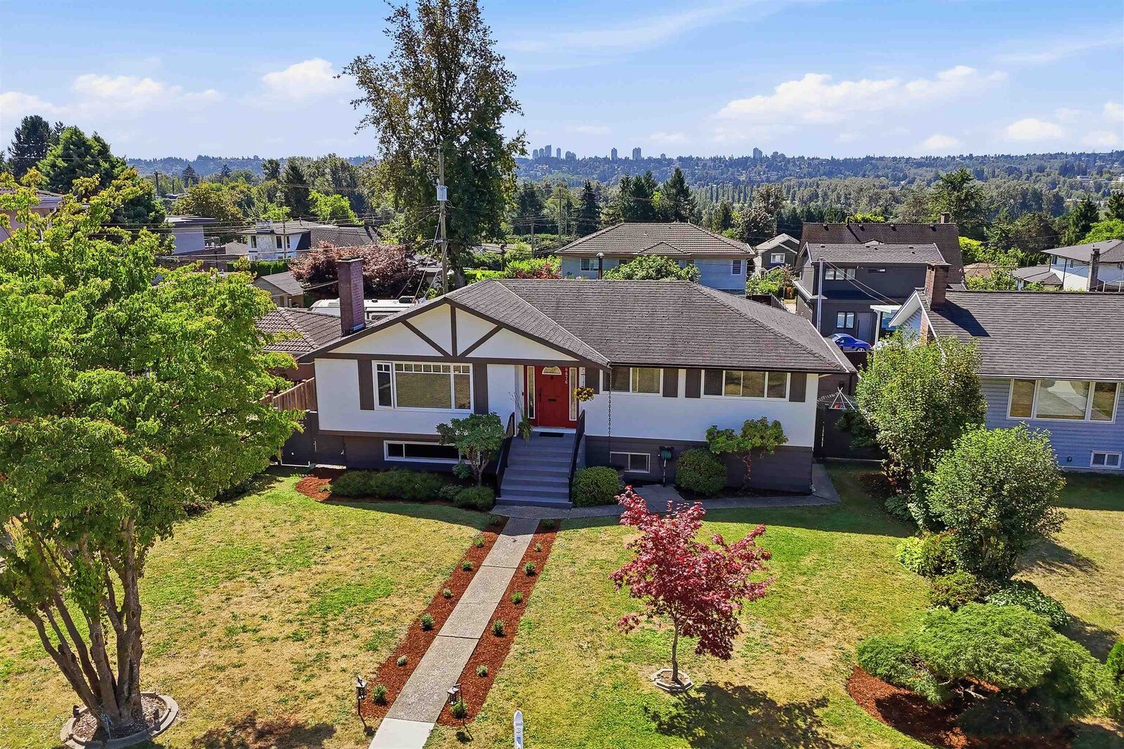 Property Photo: 6876 Hycrest Drive BC V5B 2X2