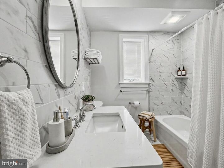 Property Photo:  1 Pennsylvania Avenue 2  PA 19087 