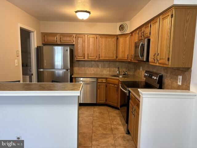 Property Photo:  23 Pickwick Place Bldg K  NJ 08080 