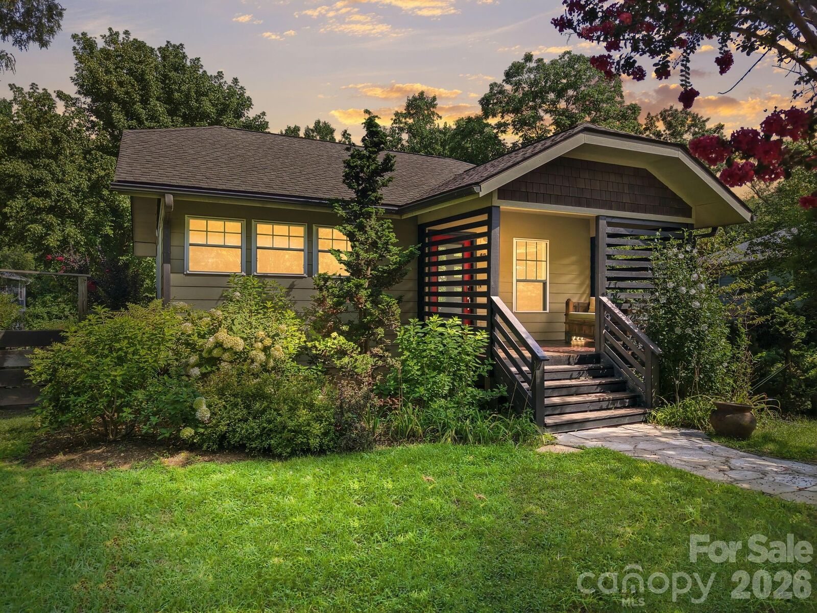 Property Photo:  146 Courtland Avenue  NC 28801 